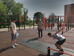 Сегодня на базе МОУ "СОШ им. Г.И. Марчука р.п. Духовницкое" состоялось знаменательное событие – выпускник 11 класса