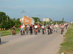 В преддверии Дня России в р.п. Духовницкое состоялся велопробег, объединивший жителей разных возрастов.