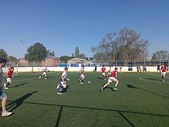 8 мая в р.п. Духовницкое на физкультурно-оздоровительном комплексе открытого типа прошла товарищеская встреча по мини-футболу,