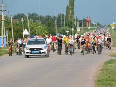 В преддверии Дня России в р.п. Духовницкое состоялся велопробег, объединивший жителей разных возрастов.