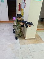 09.12.2025 года с учениками МОУ «СОШ им. Г.И. Марчука р.п. Духовницкое» прошла тренировка посвященная памятной дате «День героев отечества» по спортивному лазертагу